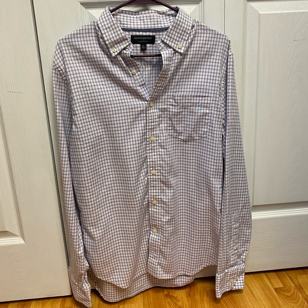 Banana Republic ‘Untucked Shirt’ Style Men’s Button Down, size Medium.